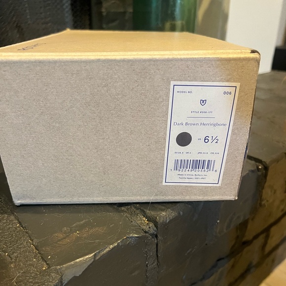 New in box Rothys sneakers - Picture 2 of 5